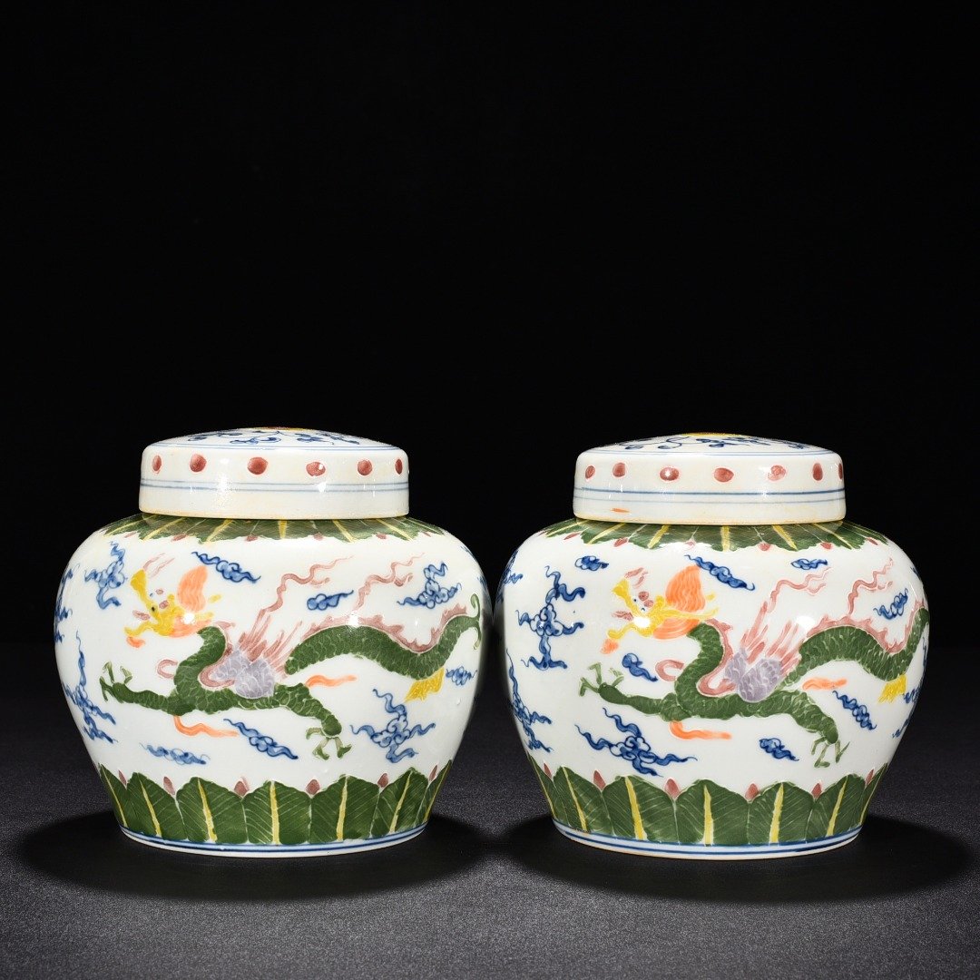 Ming Dynasty Chenghua blue and white enamel jar with colorful pterodactyl