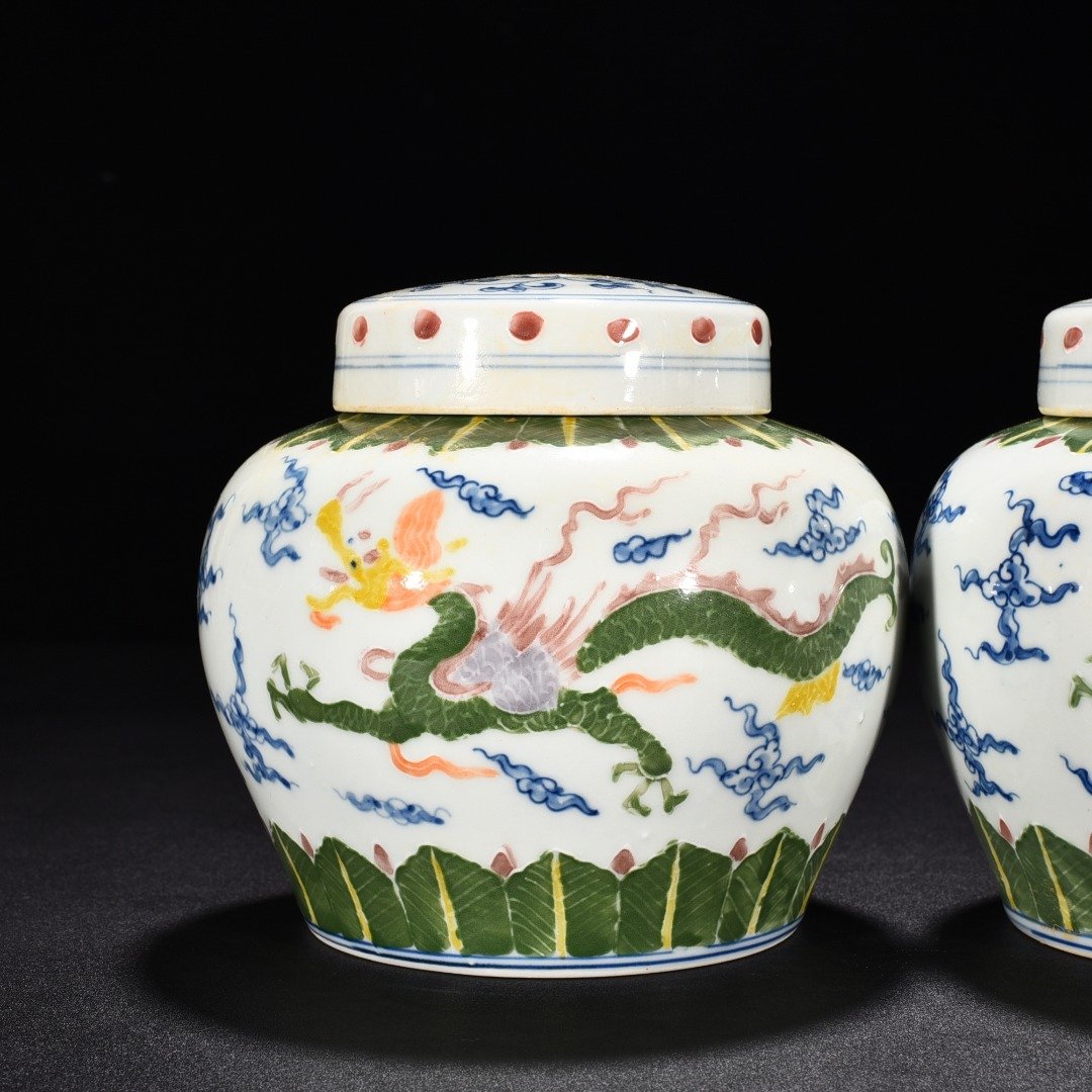 Ming Dynasty Chenghua blue and white enamel jar with colorful pterodactyl