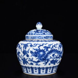 Ming Dynasty Chenghua blue and white melon and fruit dragon lid jar