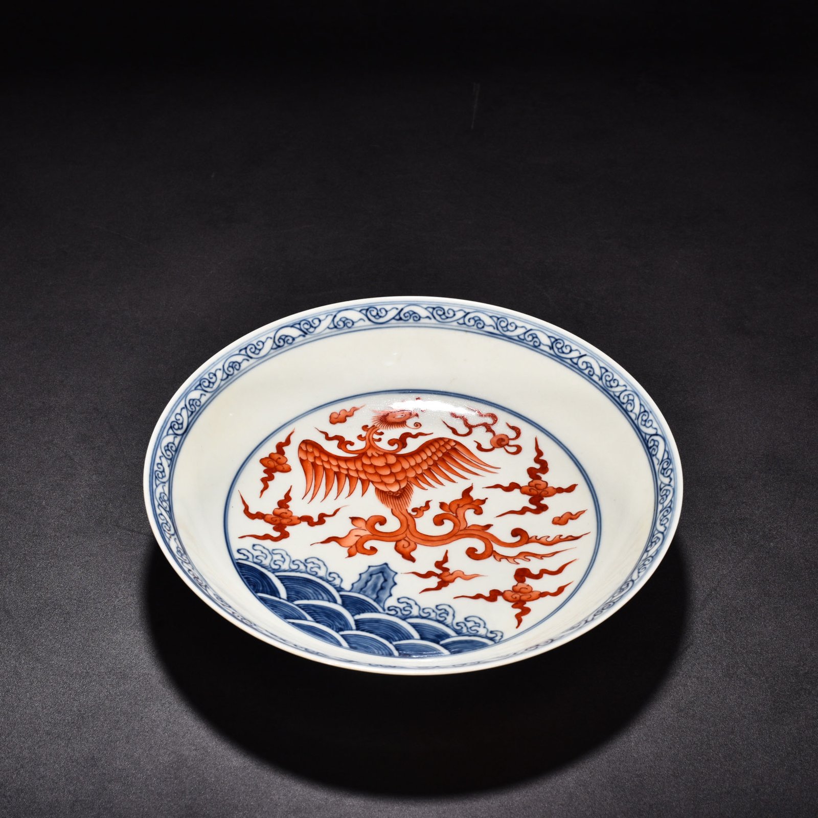Ming Dynasty Chenghua blue and white alum red phoenix plate
