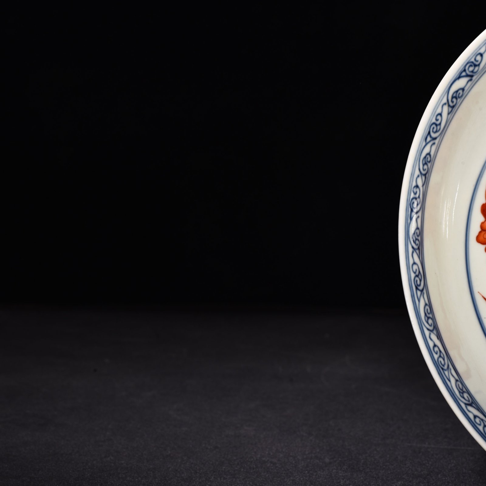 Ming Dynasty Chenghua blue and white alum red phoenix plate