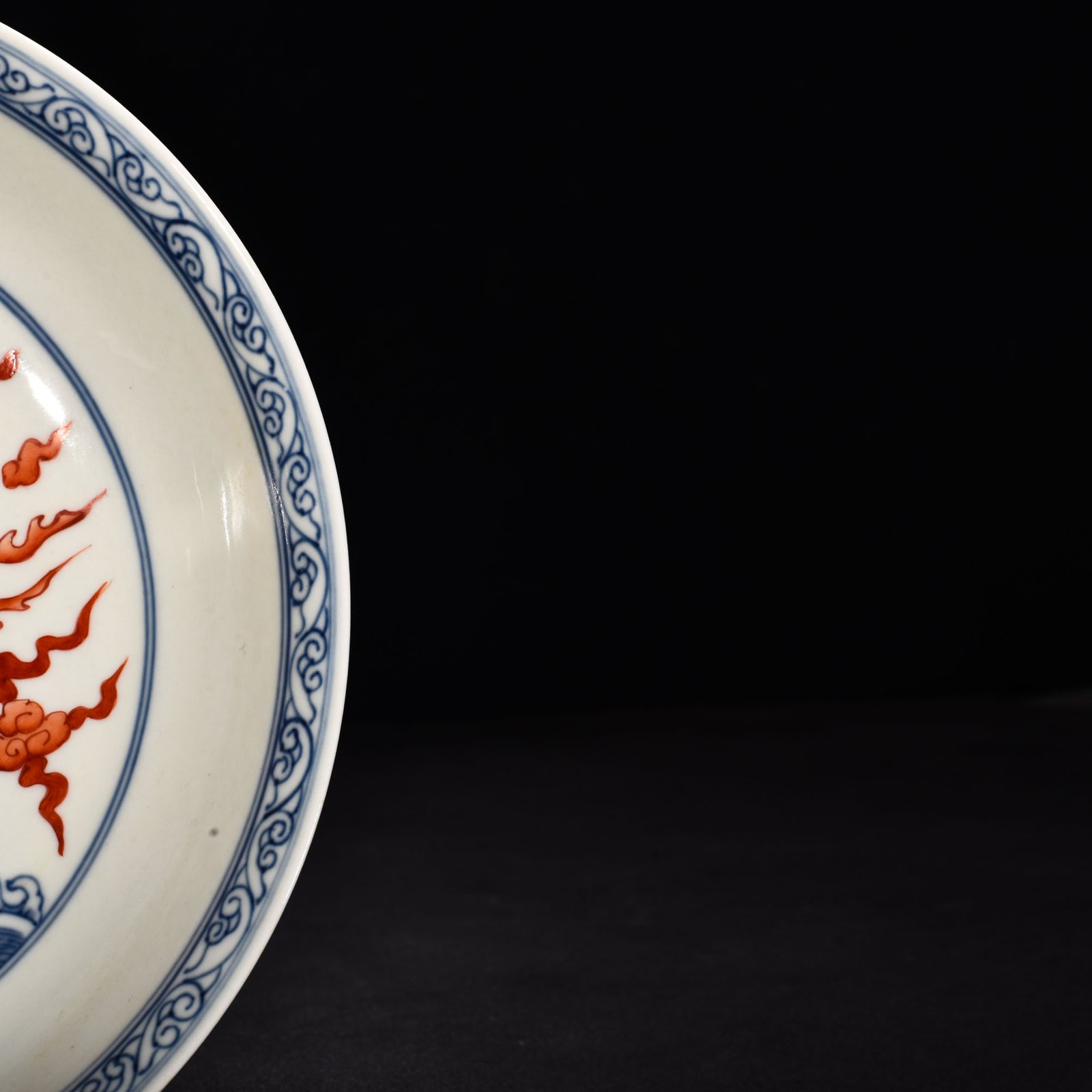 Ming Dynasty Chenghua blue and white alum red phoenix plate