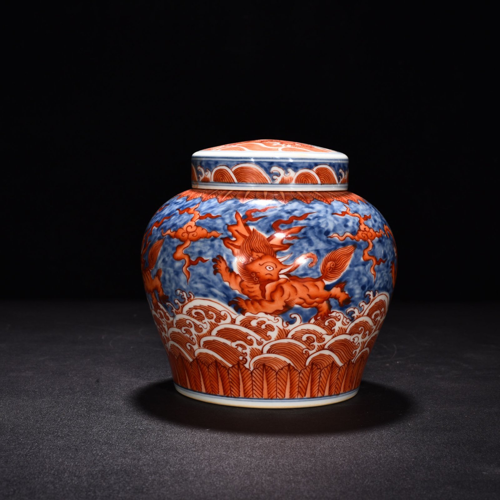 Ming Dynasty Chenghua blue and white alum red sea animal flying elephant lid jar