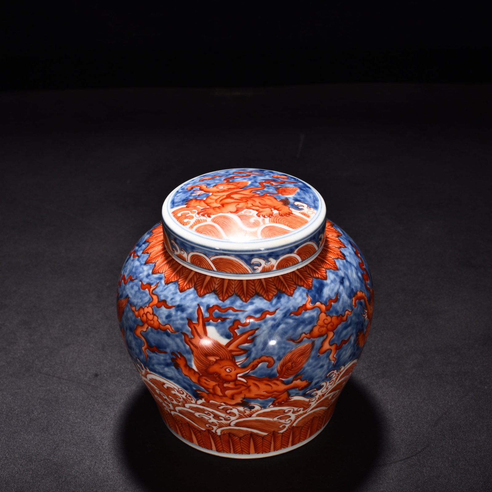 Ming Dynasty Chenghua blue and white alum red sea animal flying elephant lid jar