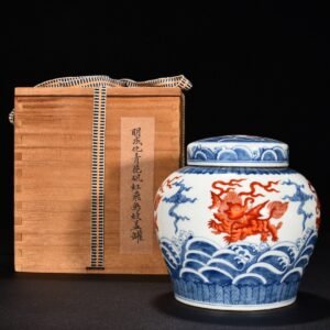 Ming Dynasty Chenghua blue and white alum red flying elephant lid jar