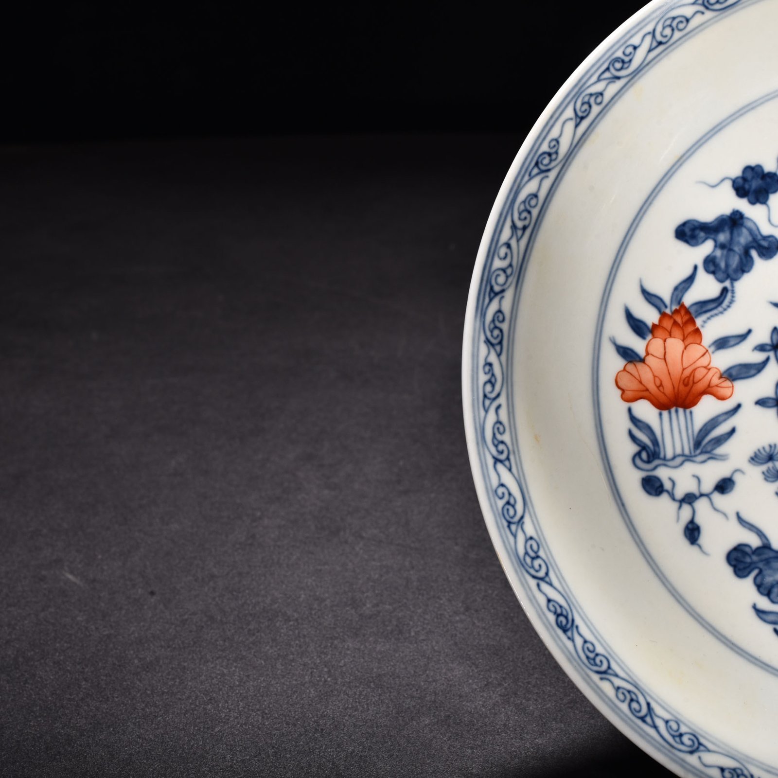 Ming Dynasty Chenghua blue and white alum red fish and algae plate