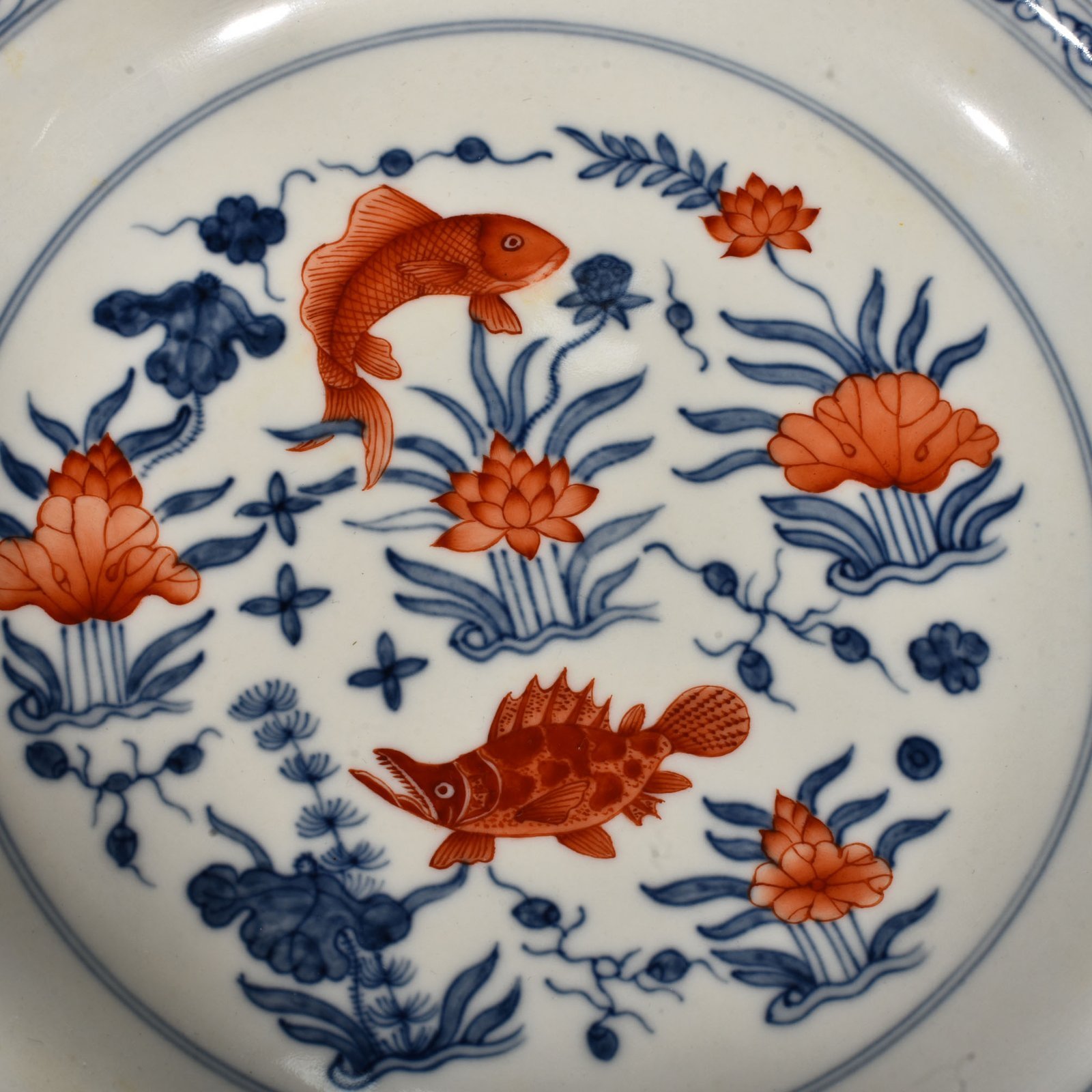 Ming Dynasty Chenghua blue and white alum red fish and algae plate