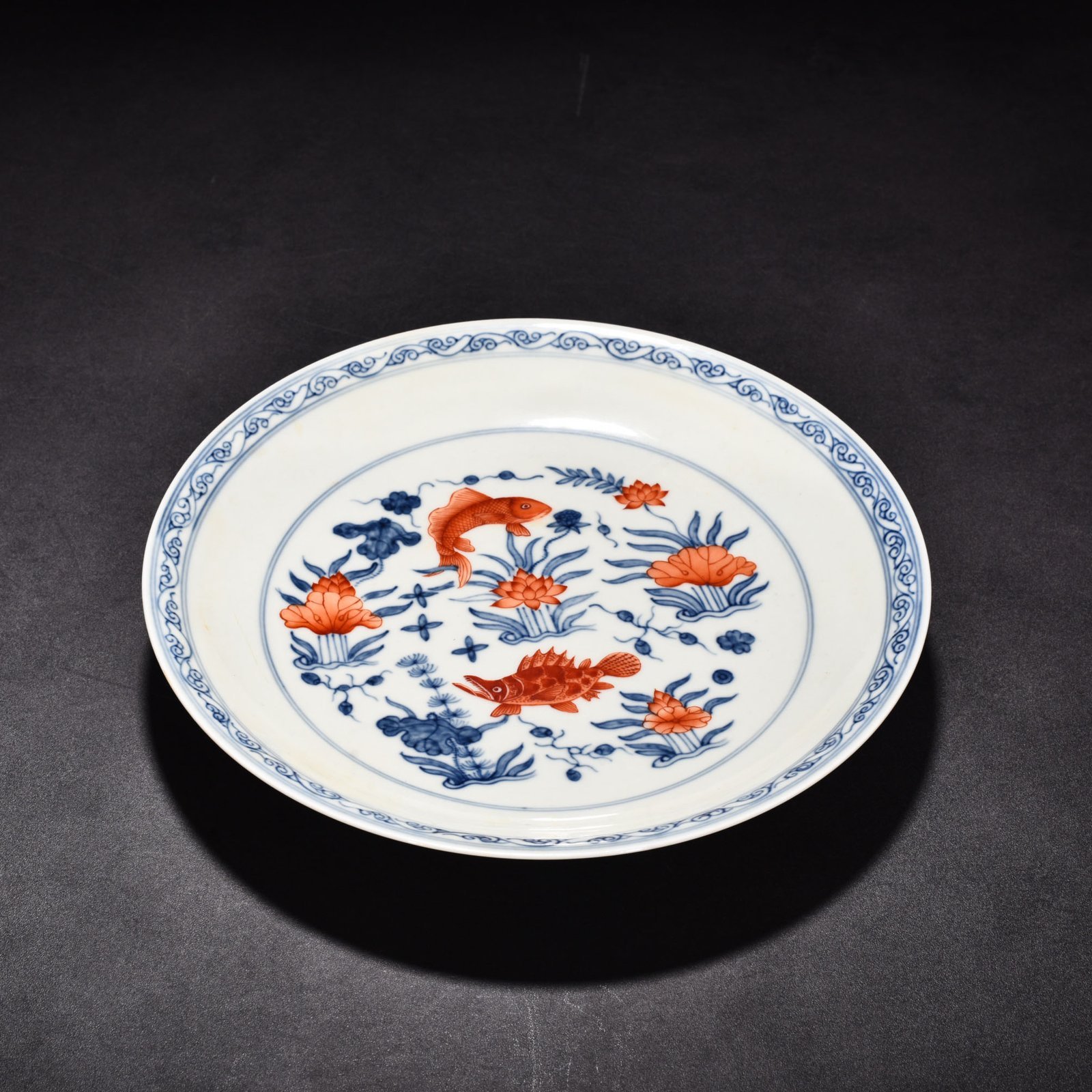 Ming Dynasty Chenghua blue and white alum red fish and algae plate