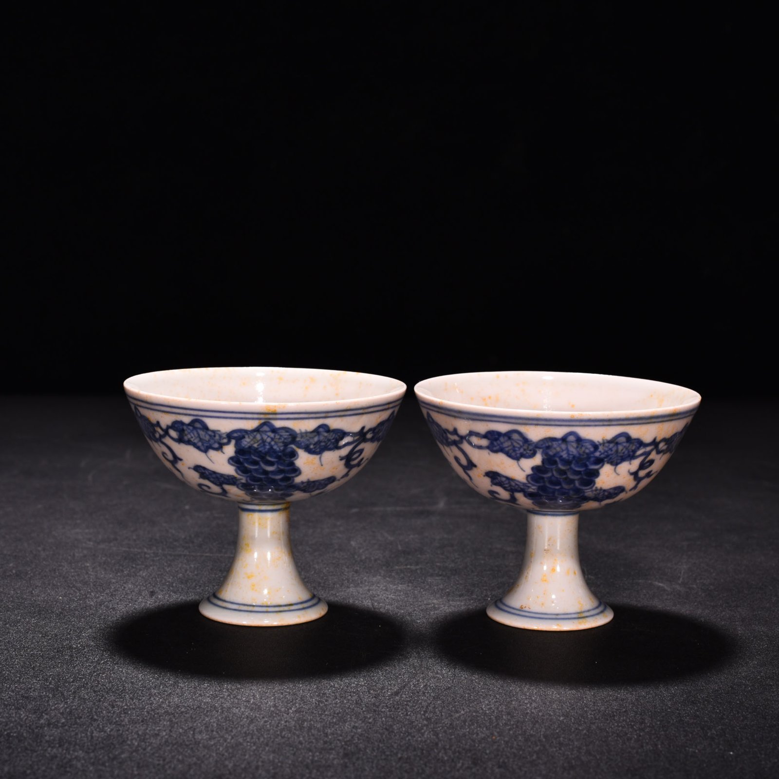 Ming Dynasty Chenghua blue and white red grape goblet