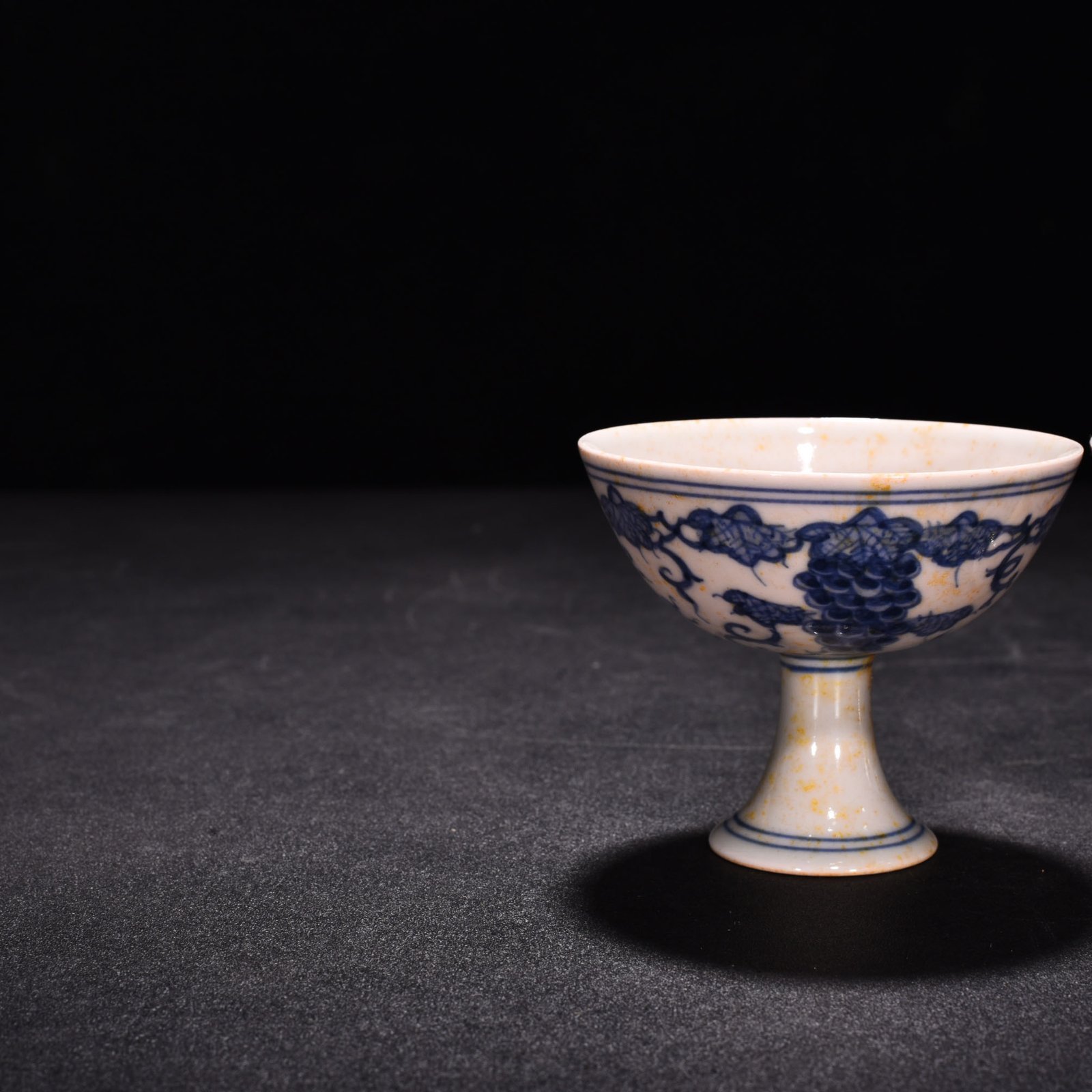 Ming Dynasty Chenghua blue and white red grape goblet