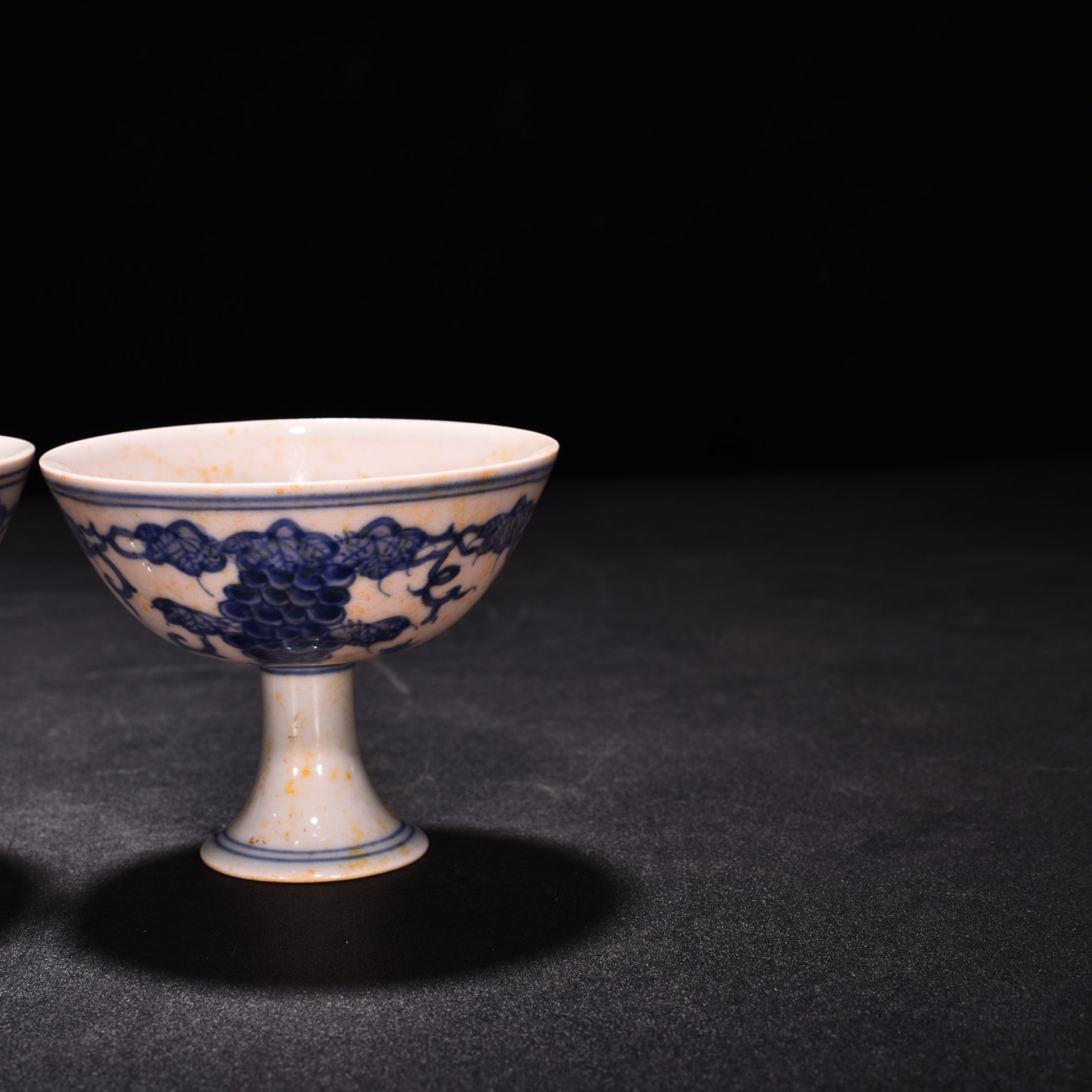 Ming Dynasty Chenghua blue and white red grape goblet