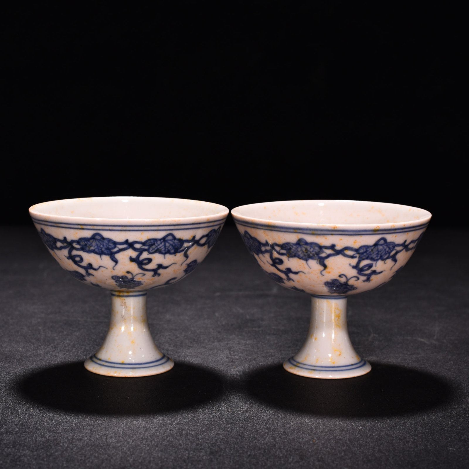 Ming Dynasty Chenghua blue and white red grape goblet