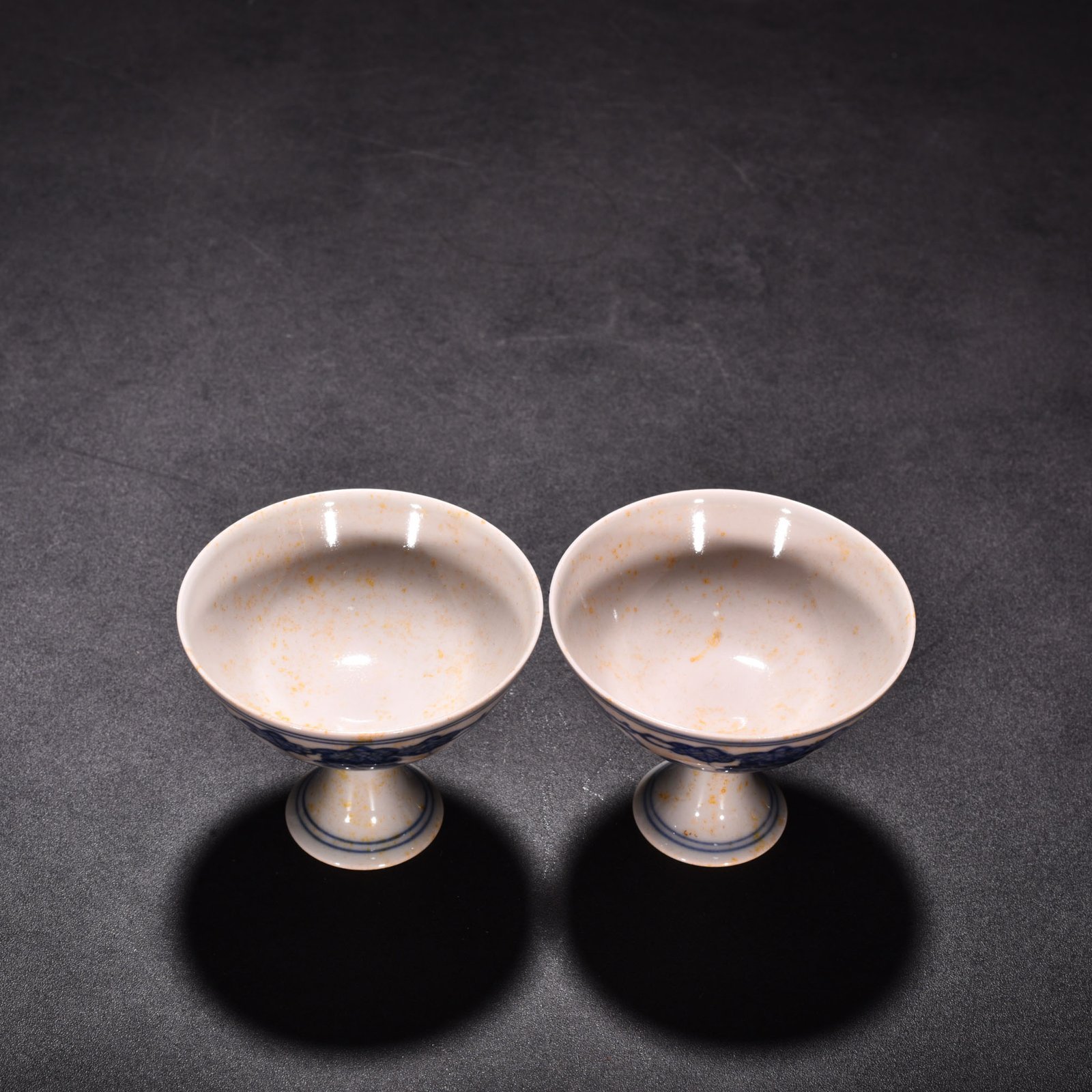 Ming Dynasty Chenghua blue and white red grape goblet