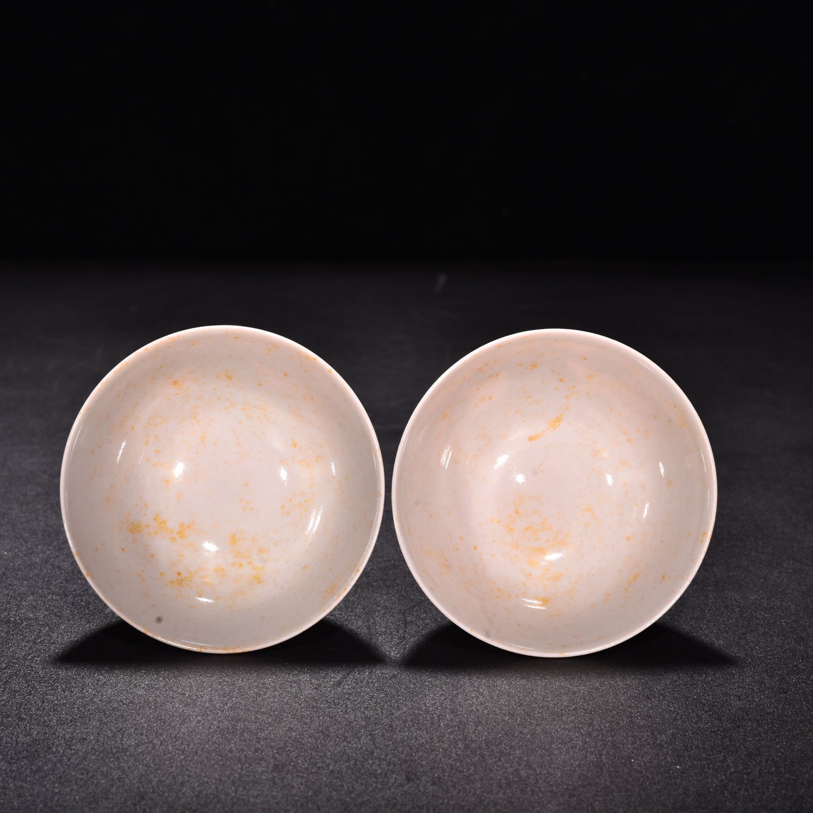Ming Dynasty Chenghua blue and white red grape goblet