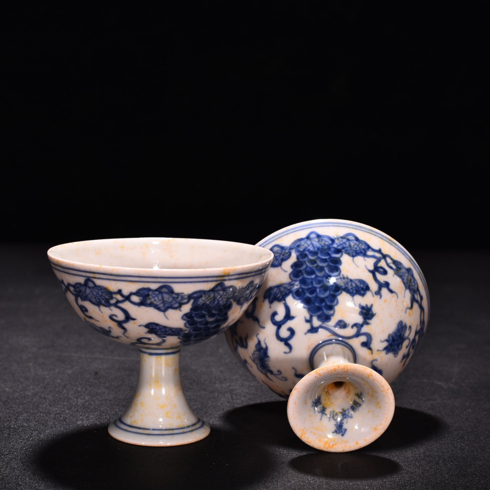 Ming Dynasty Chenghua blue and white red grape goblet