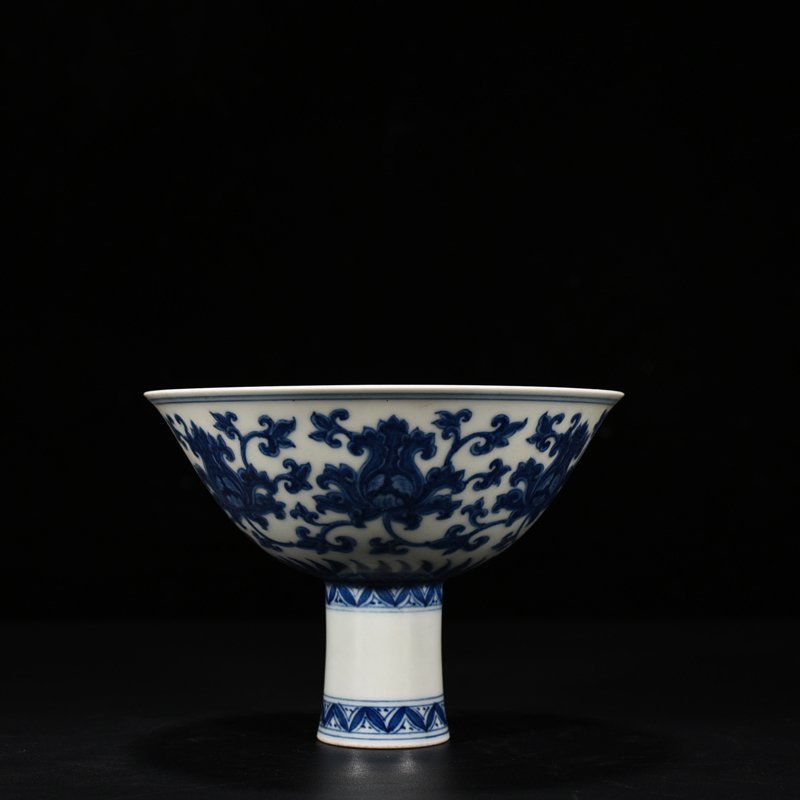 Ming Dynasty Chenghua blue and white tall bowl