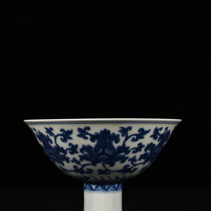 Ming Dynasty Chenghua blue and white tall bowl