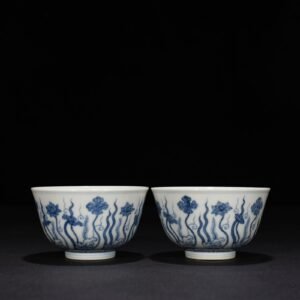 Ming Dynasty Chenghua blue and white lotus pond flower cup