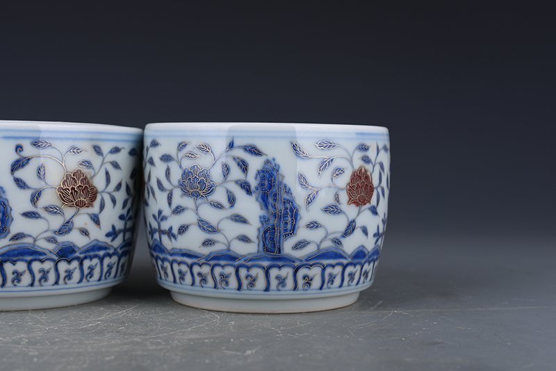 Ming Dynasty Chenghua blue and white underglaze red cricket jar