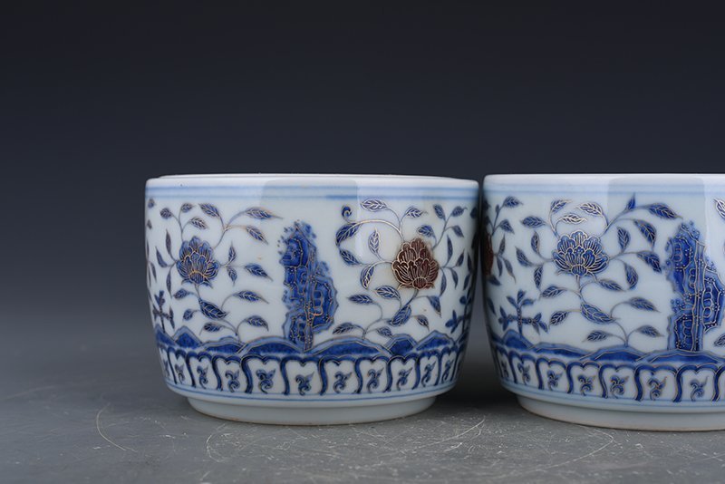 Ming Dynasty Chenghua blue and white underglaze red cricket jar