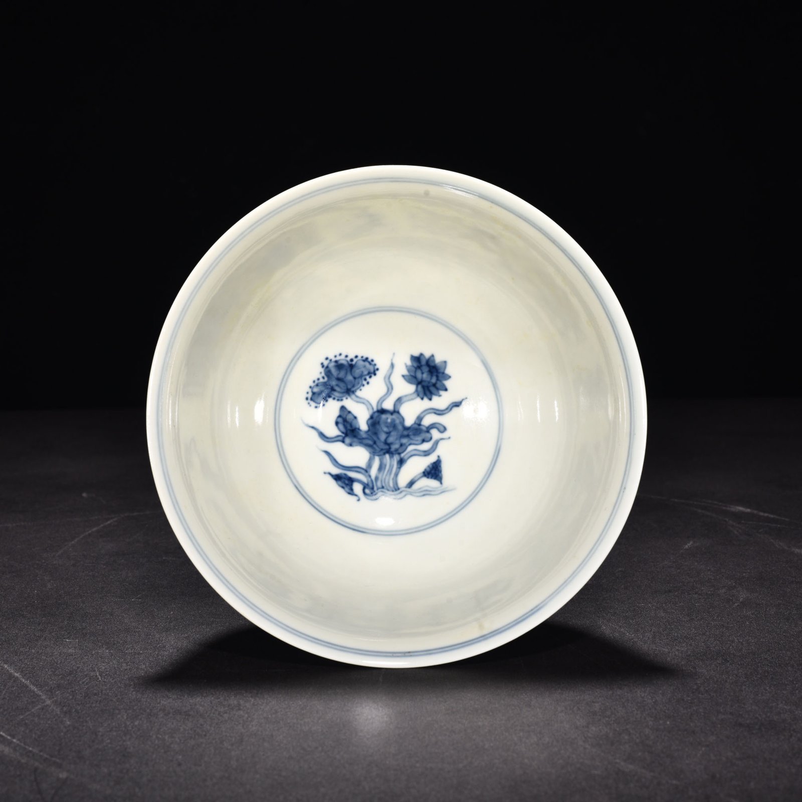 Ming Dynasty Chenghua blue and white fish and algae palace bowl
