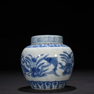 Ming Dynasty Chenghua blue and white fish and algae lid jar