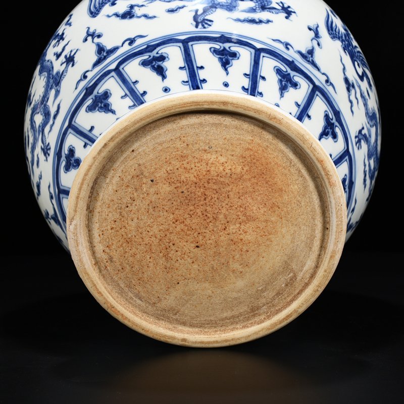 Ming Dynasty Chenghua blue and white dragon and phoenix plate mouth vase