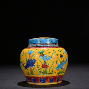 Ming Dynasty Chenghua yellow ground enamel sky-shaped jar with fish and algae