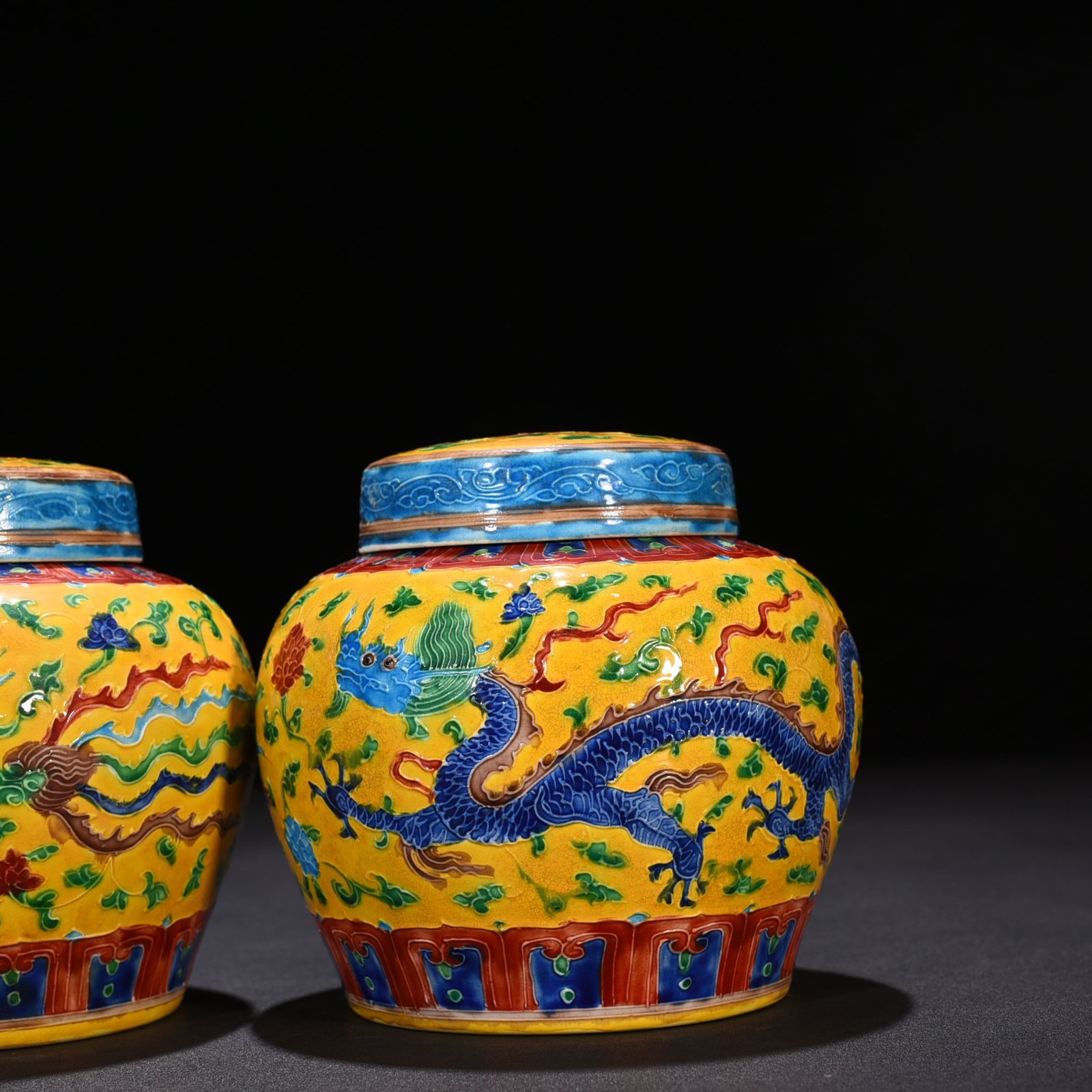 Ming Dynasty Chenghua yellow ground enamel sky-shaped jar with colorful