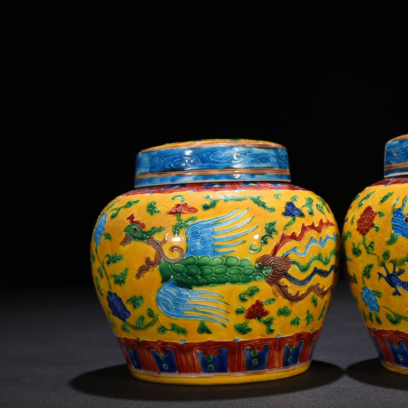Ming Dynasty Chenghua yellow ground enamel sky-shaped jar with colorful