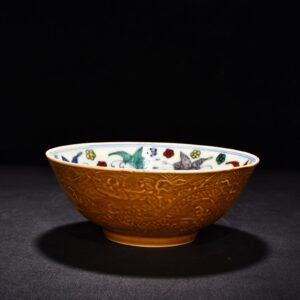 Ming Dynasty Chenghua yellow glaze engraved dragon bucket color butterfly bowl