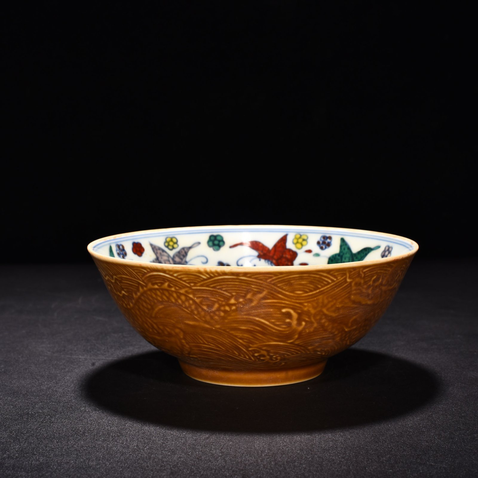 Ming Dynasty Chenghua yellow glaze engraved dragon bucket color butterfly bowl