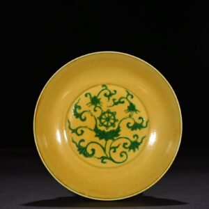 Ming Dynasty Chenghua yellow enamel flower plate
