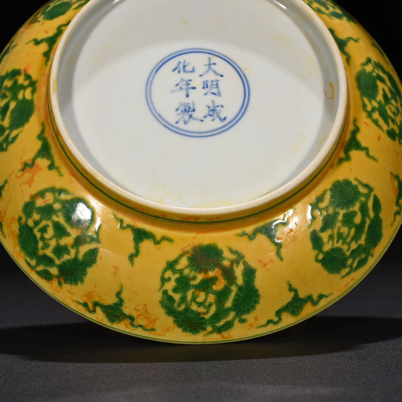 Ming Dynasty Chenghua yellow enamel flower plate