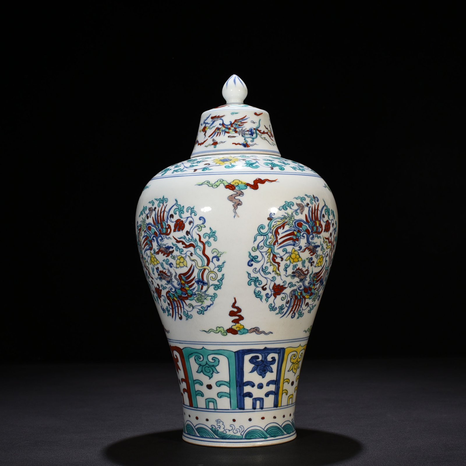 Ming Dynasty Chenghua group phoenix plum vase