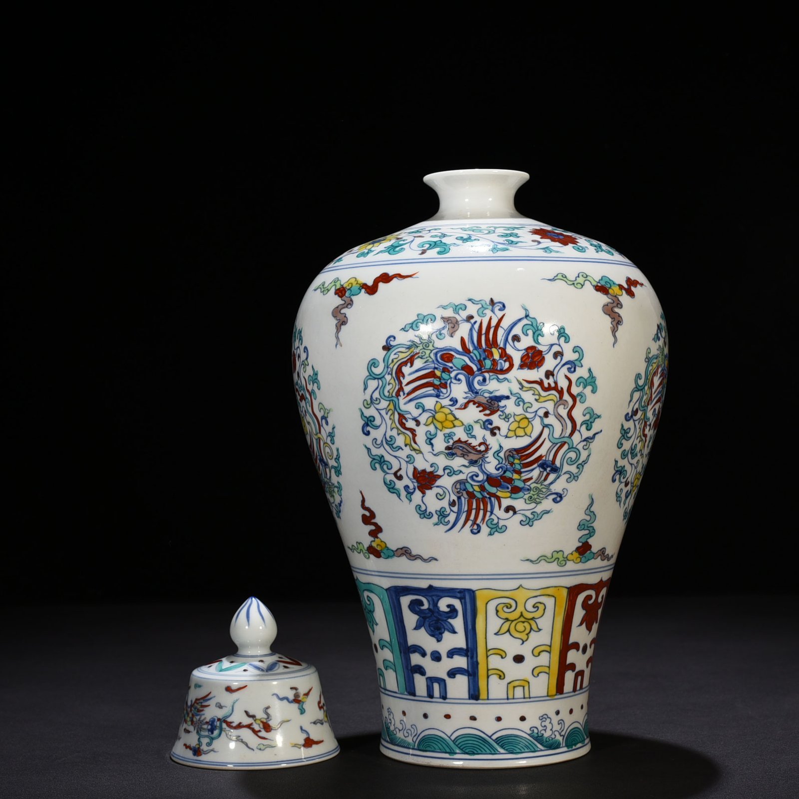 Ming Dynasty Chenghua group phoenix plum vase