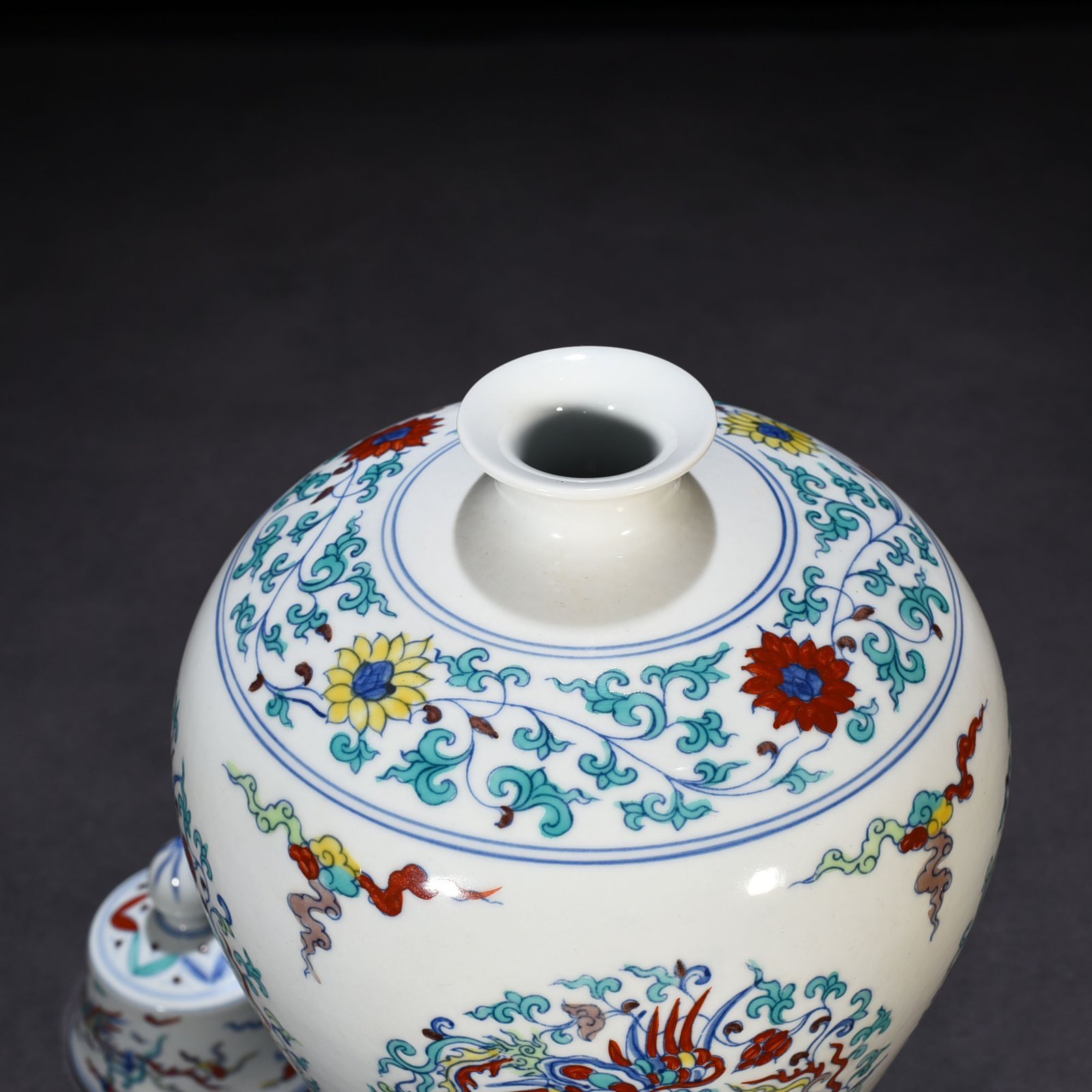 Ming Dynasty Chenghua group phoenix plum vase
