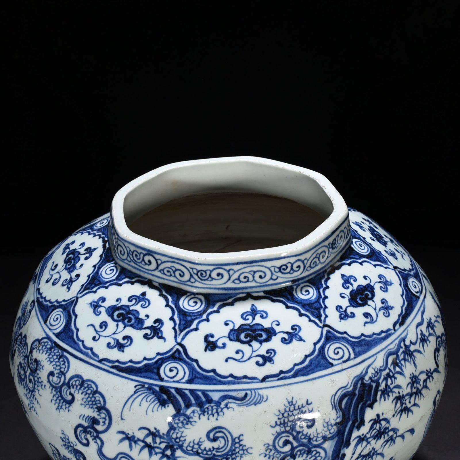 Ming Dynasty Jingtai blue and white Gao Shi figure eight-sided jar