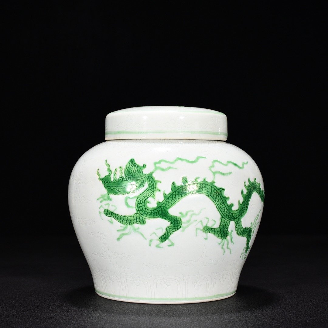 Ming Dynasty Zhengde green glaze cover jar with dark engraved cloud and dragon