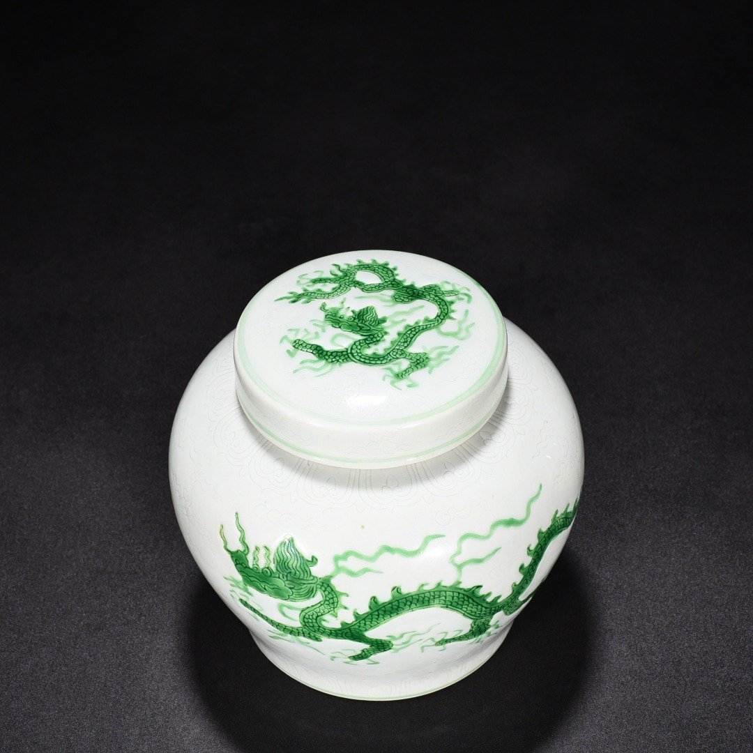Ming Dynasty Zhengde green glaze cover jar with dark engraved cloud and dragon