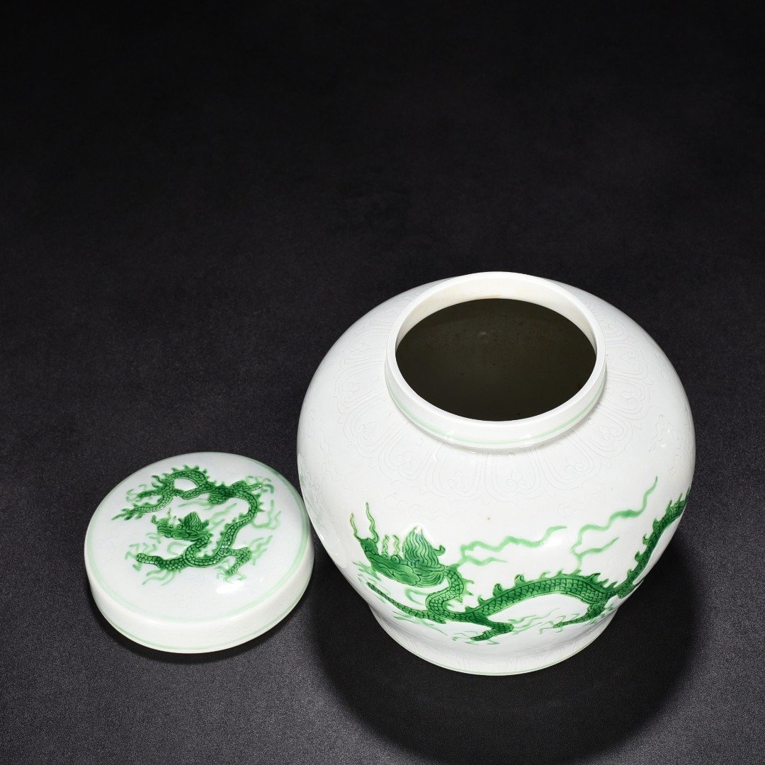 Ming Dynasty Zhengde green glaze cover jar with dark engraved cloud and dragon