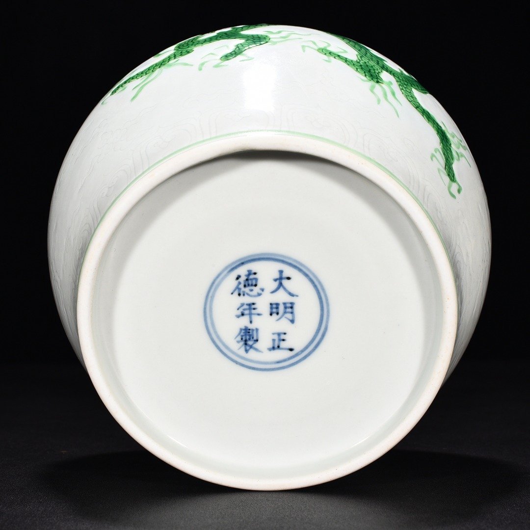 Ming Dynasty Zhengde green glaze cover jar with dark engraved cloud and dragon