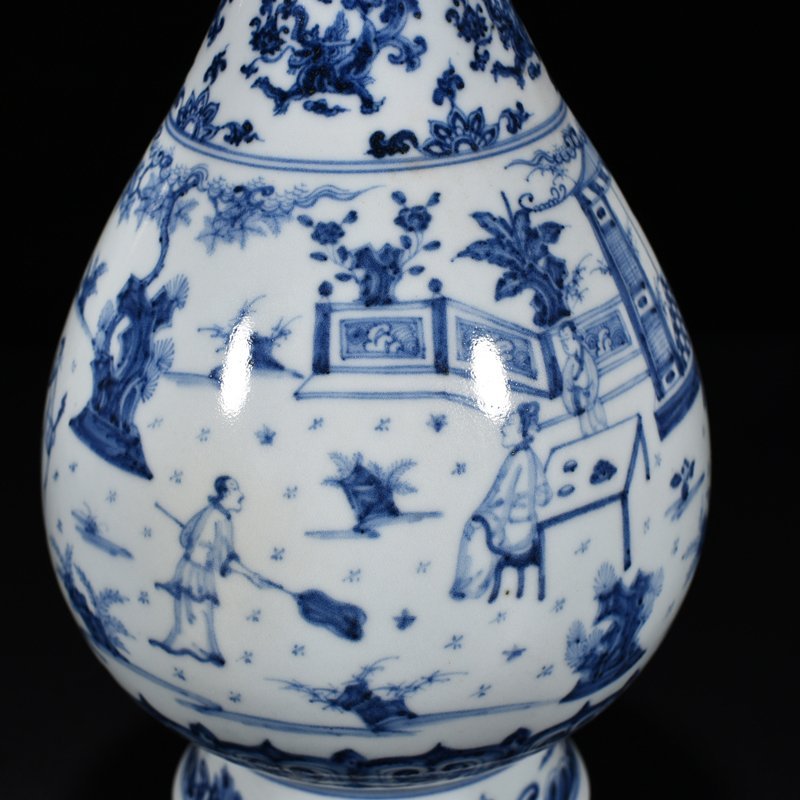 Ming Dynasty Zhengde blue and white character story plate mouth bottle