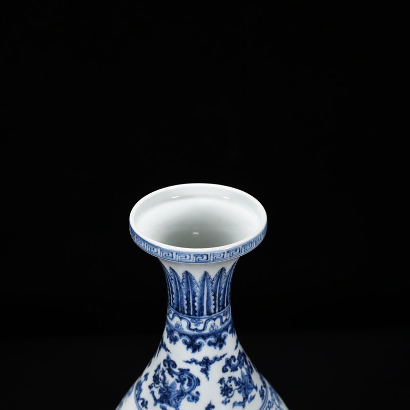 Ming Dynasty Zhengde blue and white character story plate mouth bottle