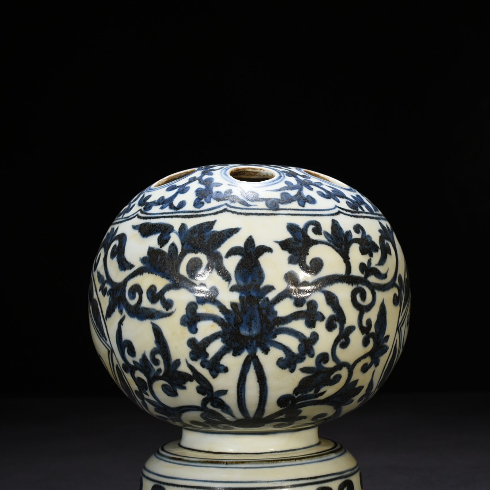 Ming Dynasty Zhengde blue and white Arabic flower arrangements