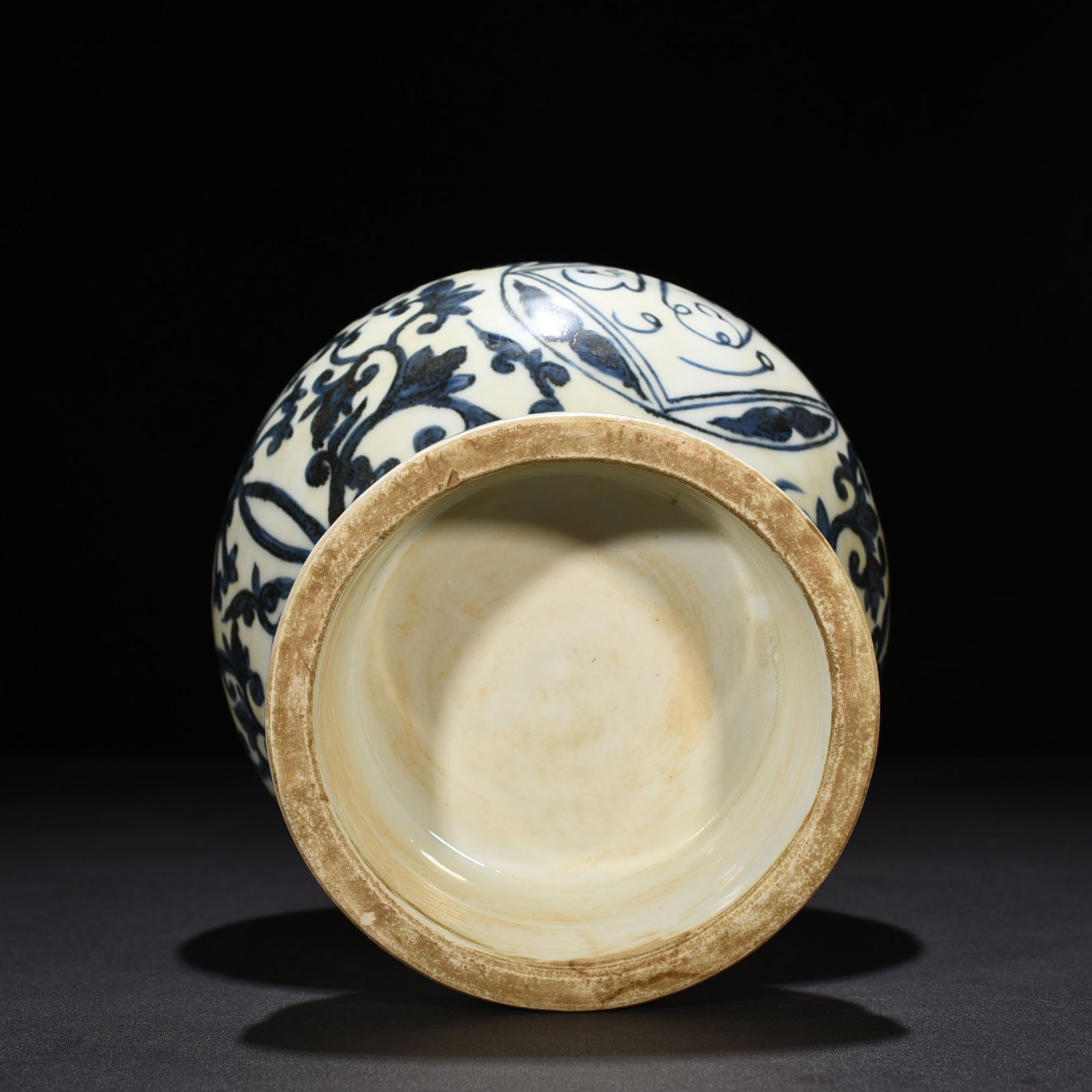 Ming Dynasty Zhengde blue and white Arabic flower arrangements