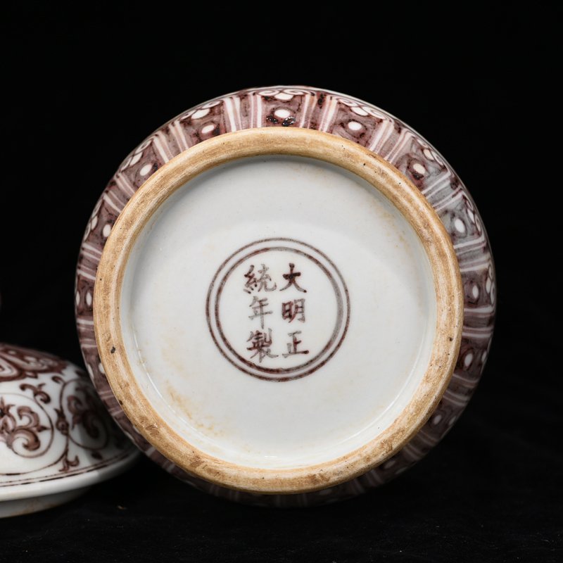 Ming Dynasty Zhengde underglaze red jar