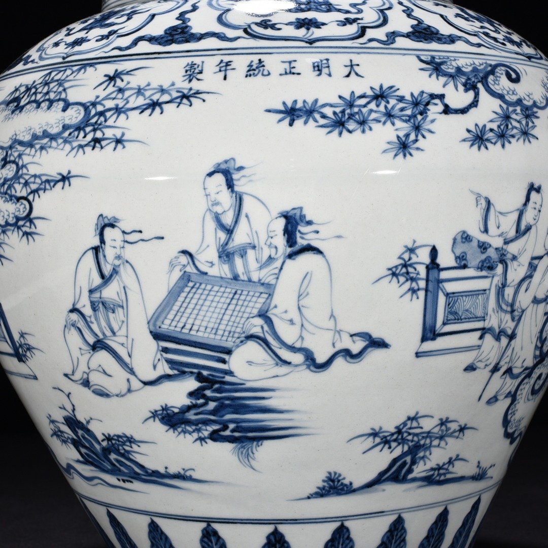 Ming Dynasty orthodox blue and white Coats game jar with figures