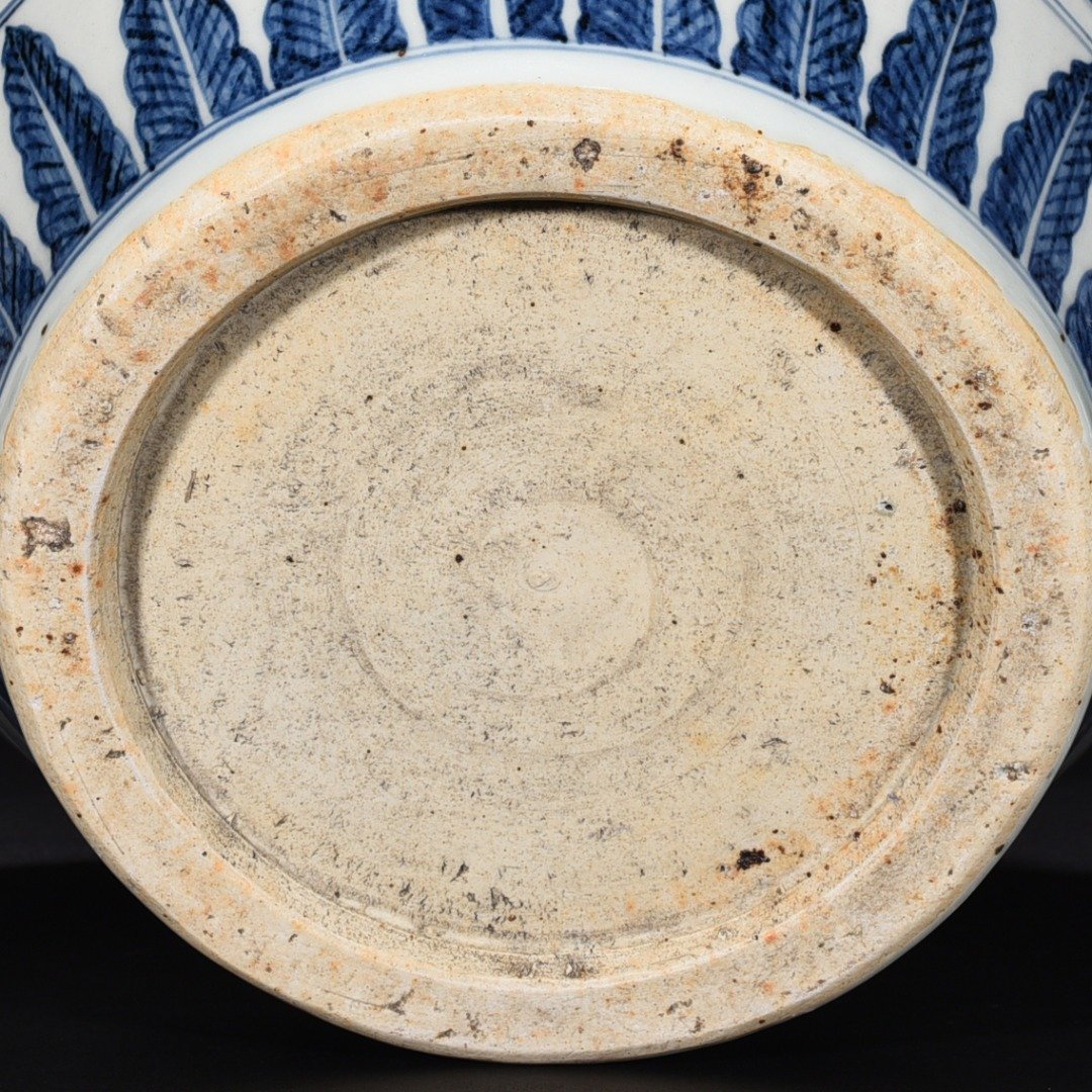 Ming Dynasty orthodox blue and white Coats game jar with figures