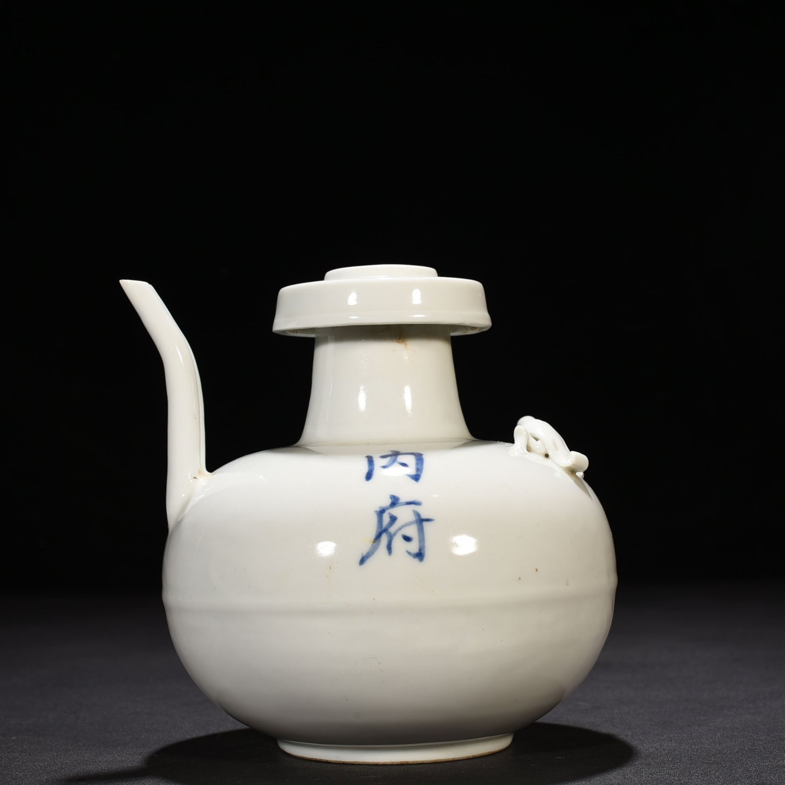 Ming Dynasty Yongle inner palace style sweet white glaze dragon army holding